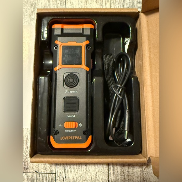 Dog Training Bark Deterrent/Anti-Barking Device, HD Display/LED Flashlight - Picture 1 of 5